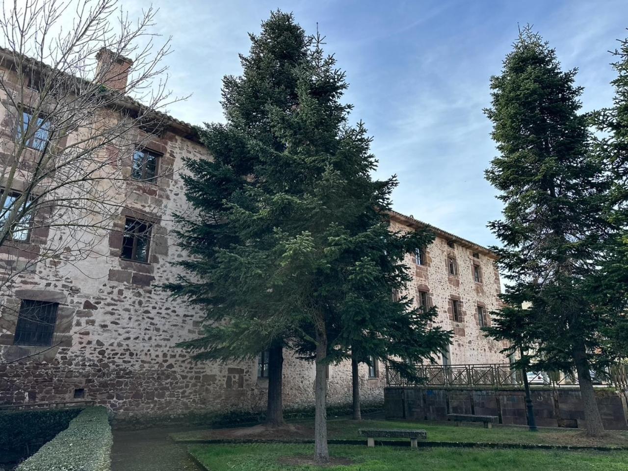 Hotel Y Albergue Real Fabrica De Ezcaray Dış mekan fotoğraf